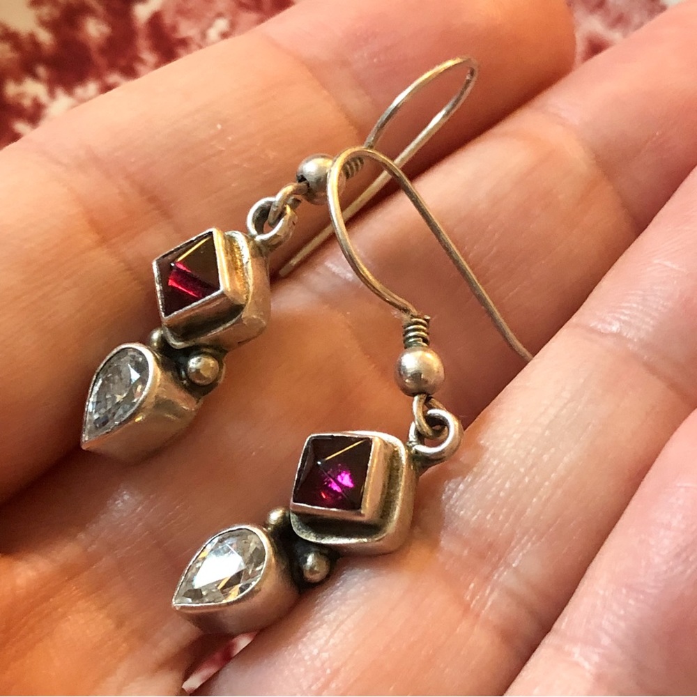 Gorgeous vintage stamped 925 sterling silver garnet pyramid earrings topaz?